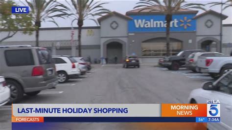 Shoppers scrambling to purchase last-minute gifts at SoCal retailers 